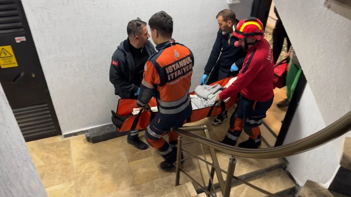 Avcılar’da 89 yaşındaki kadına ekipler kapı kırarak ulaştı