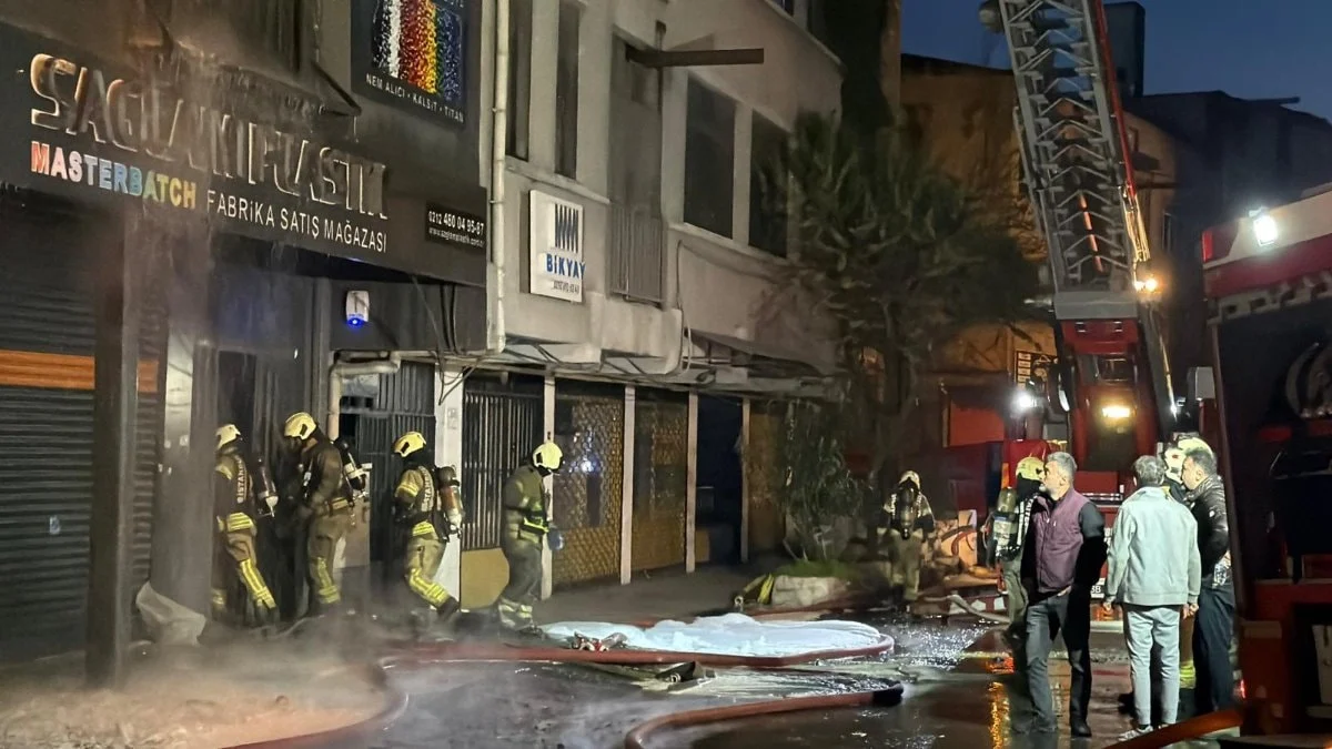 İstanbul’da 5 katlı iş yerinde korkutan yangın