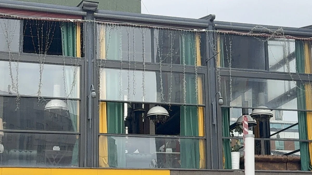 İstanbul'da 17 yaşındaki şüpheli iş yeri kurşunladı