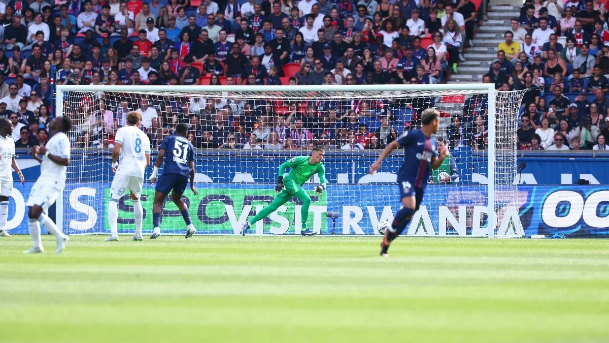 Paris Saint-Germain, Lorient karşısında iki puan bıraktı