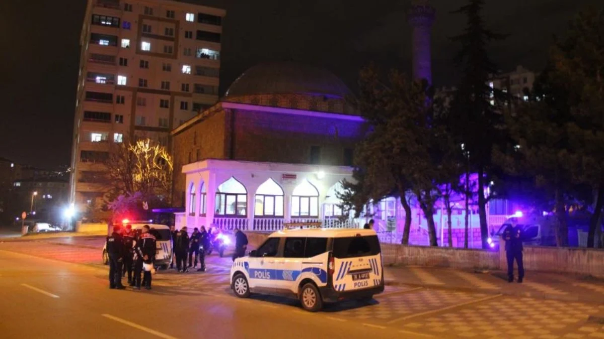 Kayseri'de iki grup tabanca ve bıçaklarla birbirine girdi: 2 yaralı
