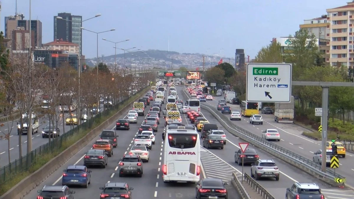 İstanbul'da haftanın ilk iş gününde trafik yoğunluğu