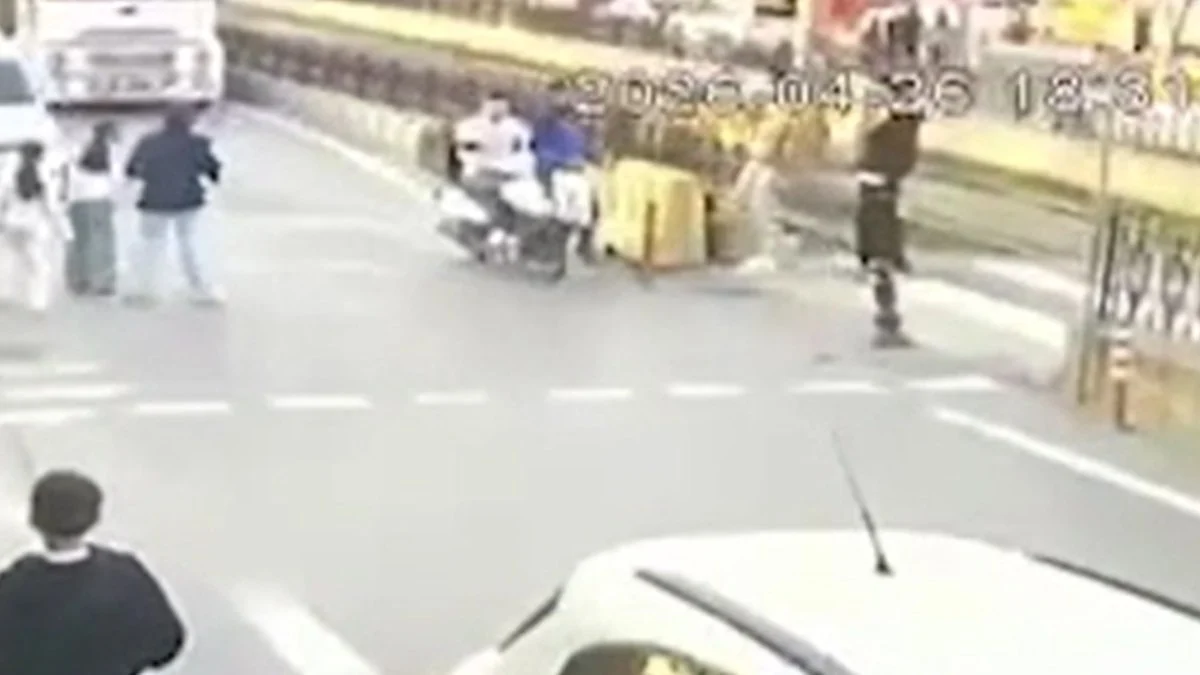 İstanbul Sultangazi'de yayaya motosiklet çarptı
