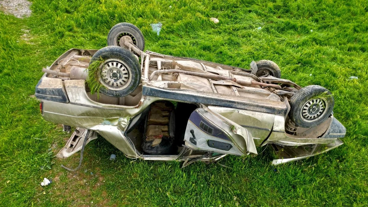 Afyonkarahisar’da şarampole devrilen otomobilde 14 yaşındaki çocuk hayatını kaybetti