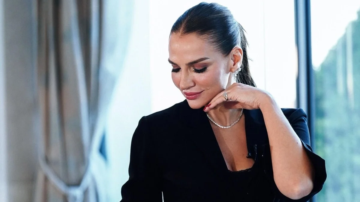 Ebru Akel, Hailey Bieber ile pişti oldu