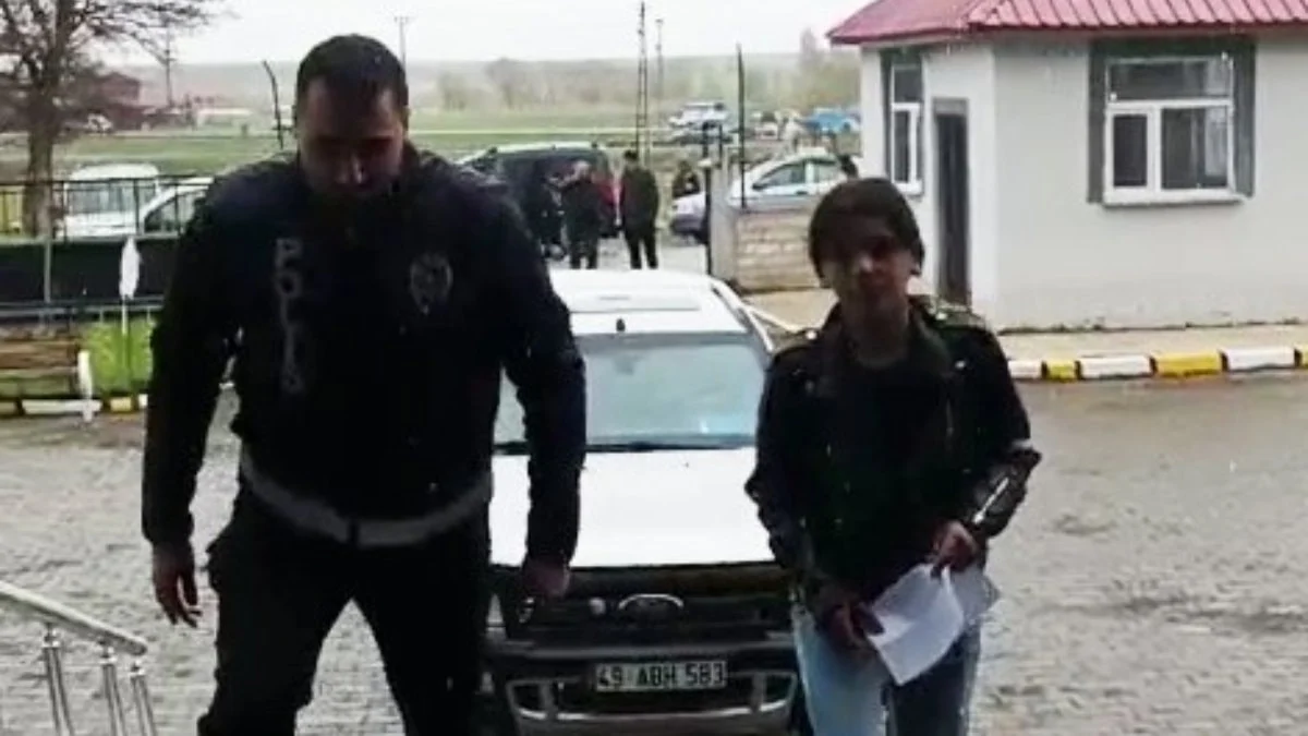 Muş’ta örnek yardım: Kimliğini unutan öğrenci sınava polisle yetişti