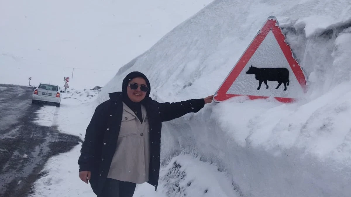 Ardahan'da nisan ayına rağmen kar yağışı sürüyor