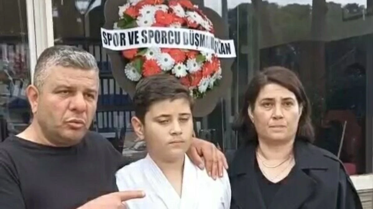 Aydın'da milli karateci belediye kulübünden kovulunca babası siyah çelenk bıraktı
