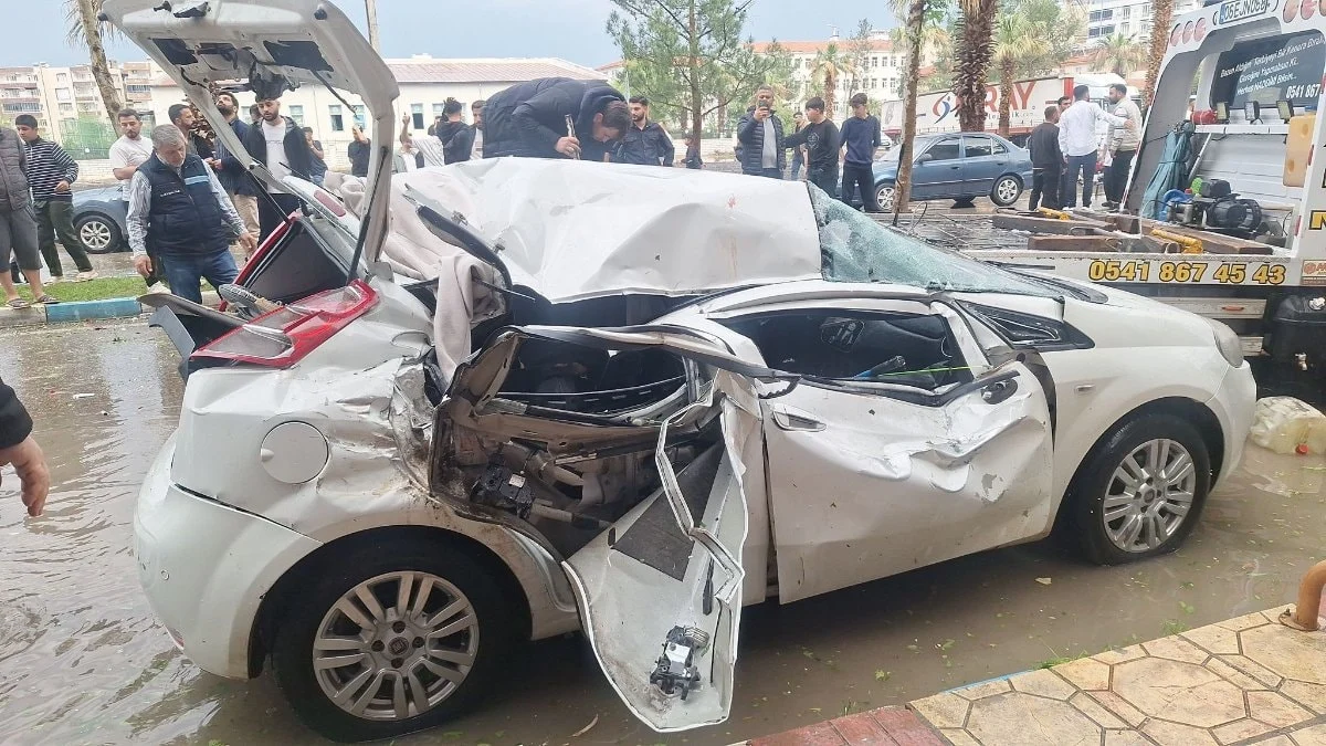 Şanlıurfa'da güneş enerjisi paneli otomobilin üzerine devrildi: 1 ölü