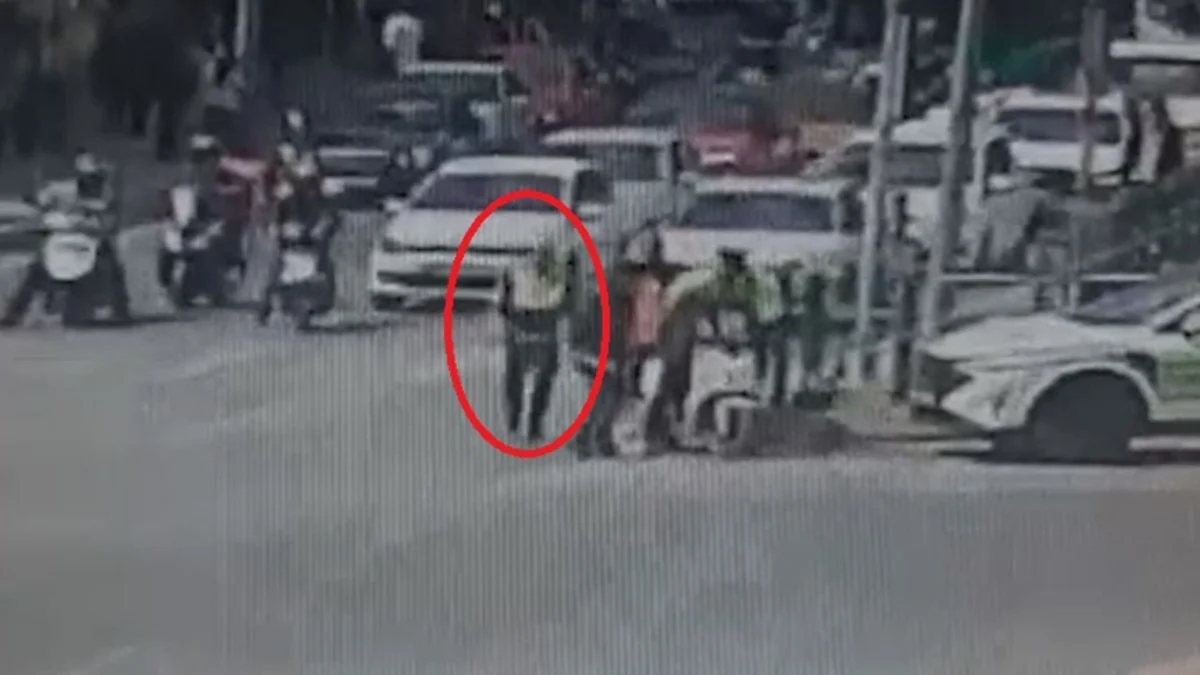 Kayseri'de motosikletli kuryeyi polisler Heimlich manevrasıyla kurtardı