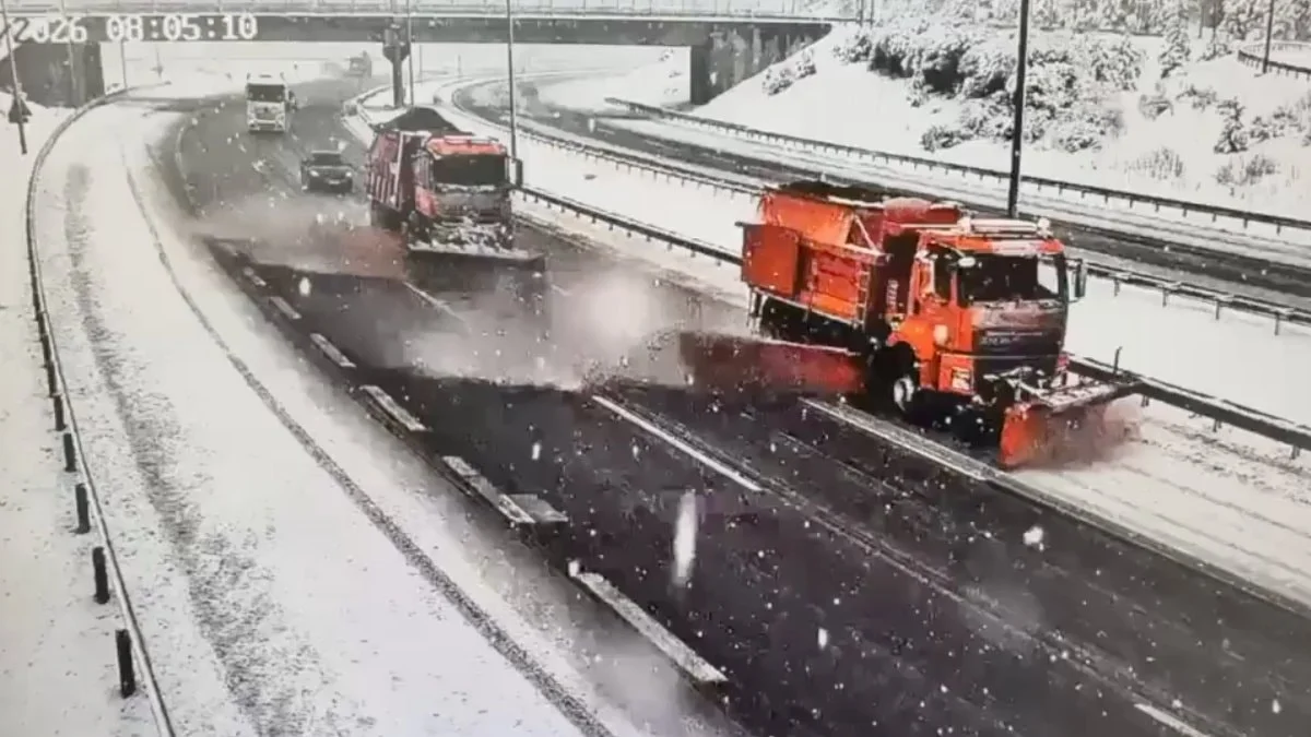 Adana'ya kış geldi, yollar kapandı: Sahada kar mesaisi başladı