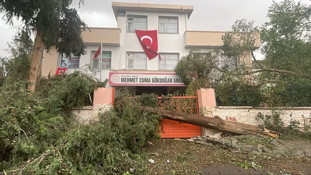 Şanlıurfa ve Gaziantep'te eğitime fırtına engeli