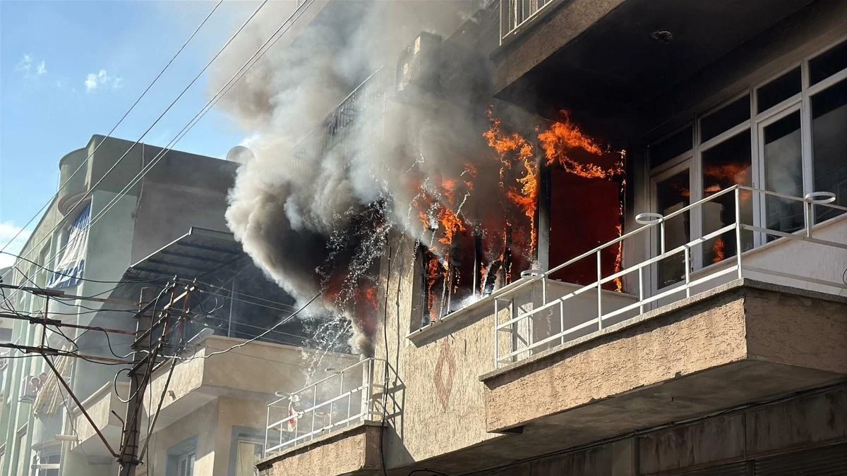Manisa’da evde çıkan yangın can aldı