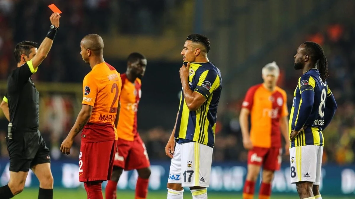Galatasaray-Fenerbahçe derbisine kartlar damga vuruyor