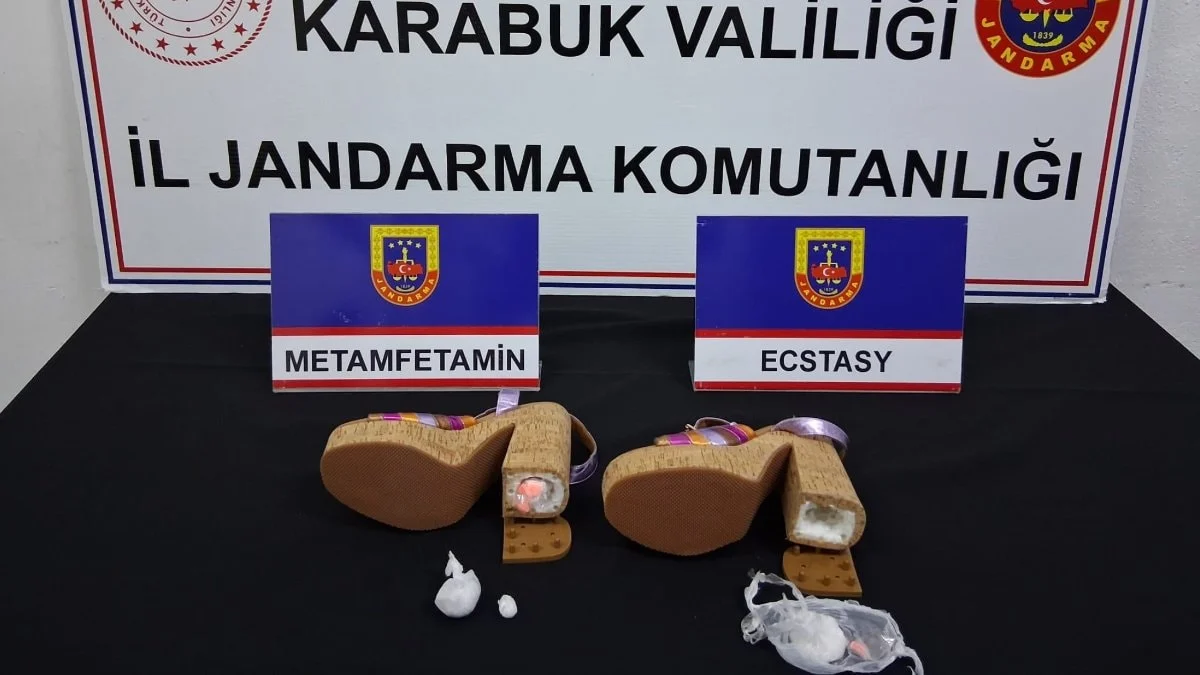 Karabük'te kadın ayakkabısının topuğundan uyuşturucu çıktı