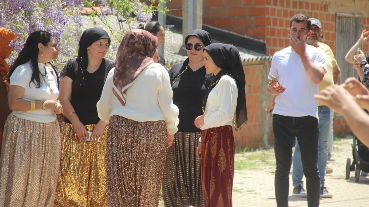 Çanakkale’de aşk sokağı: Arayan da bulan da buradan geçiyor