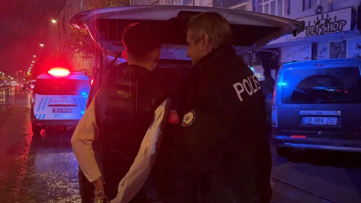 Kayseri'de tüfekle dolaşan çocuk, kovalamaca sonucu yakalandı
