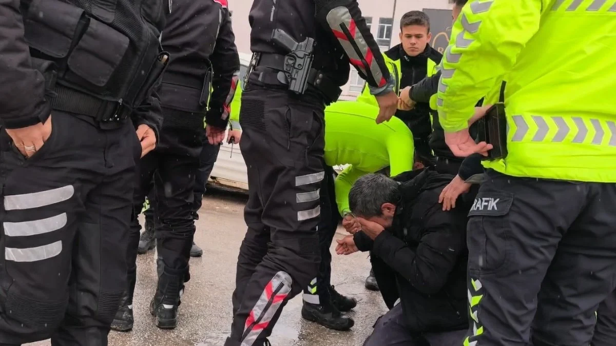 Bursa'da ehliyetsiz sürücü polise uzun süre direndi